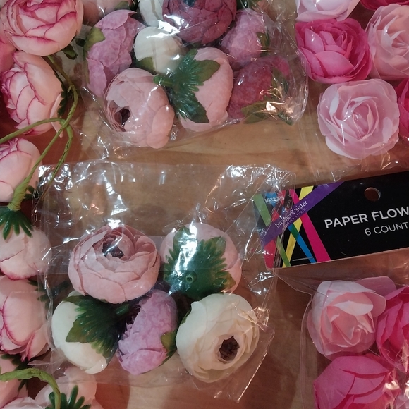 Fake flower bundle nwt - Picture 6 of 10